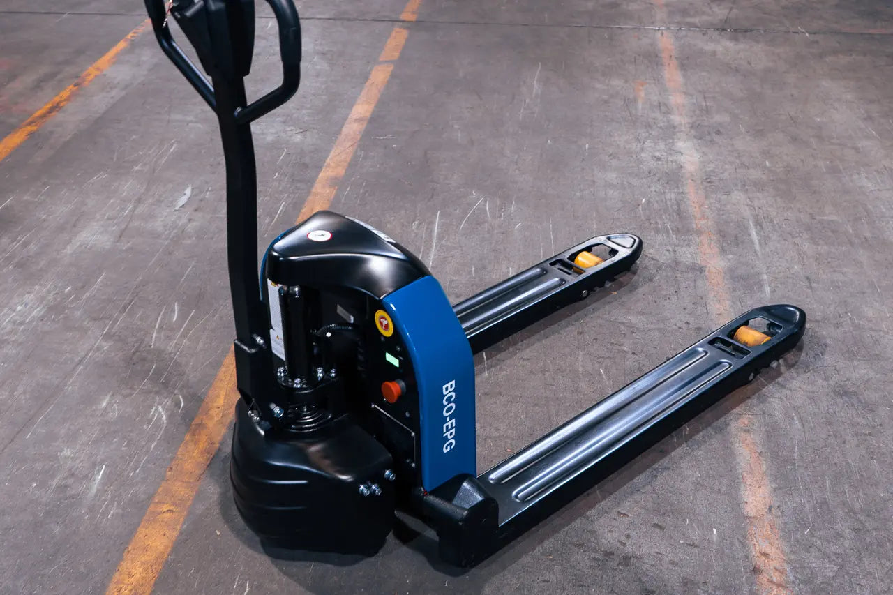 Understanding the Versatility of a Pallet Truck in Industrial Spaces