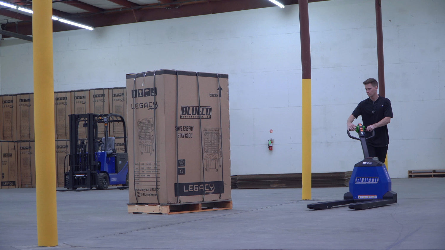 How Electric Pallet Jacks Affect the Efficiency of LTL Services