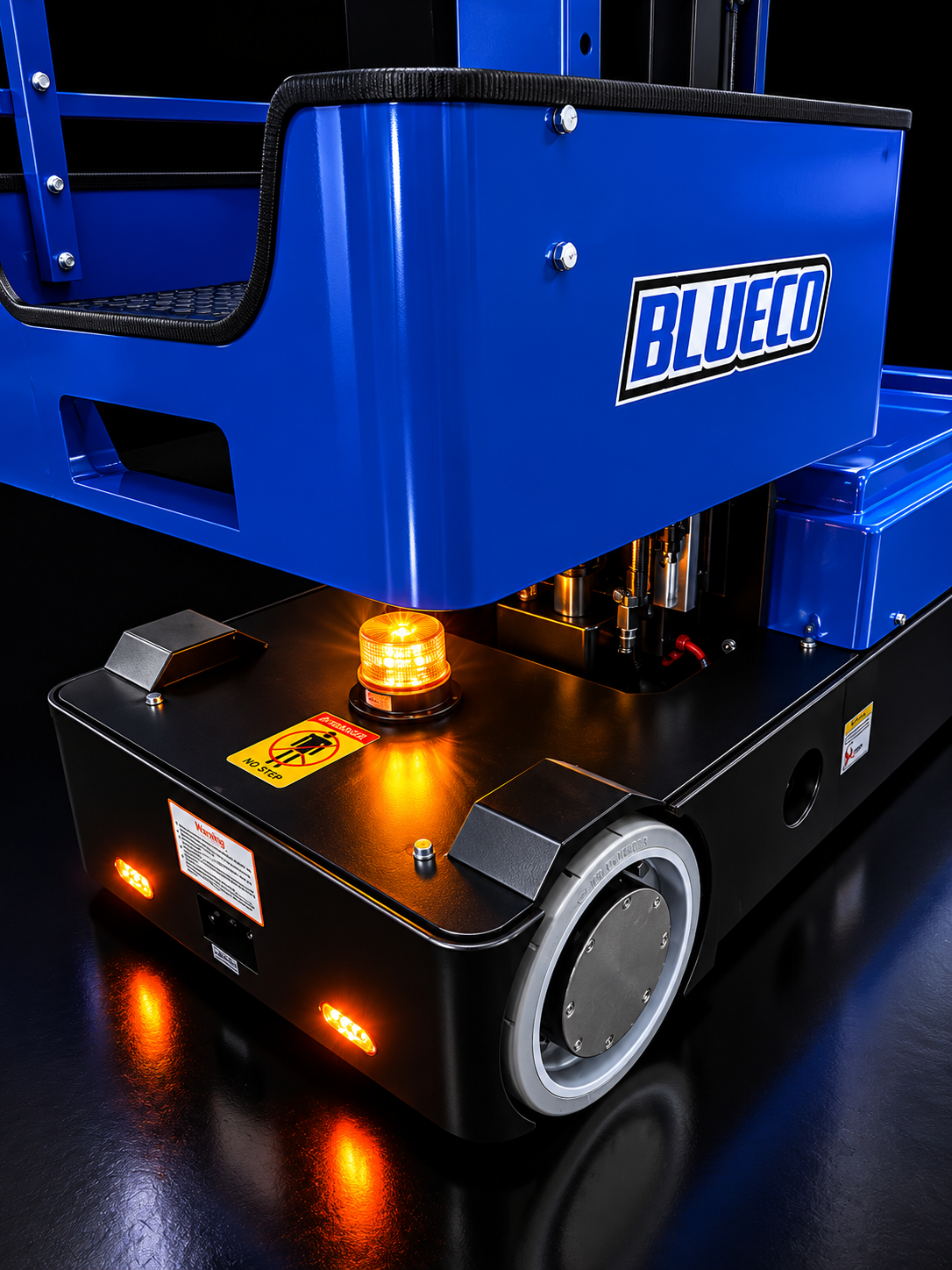 Order picker base with its orange operating safety light lit, under the blue BLUECO platform, on black